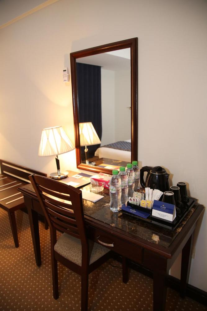 Room image 3